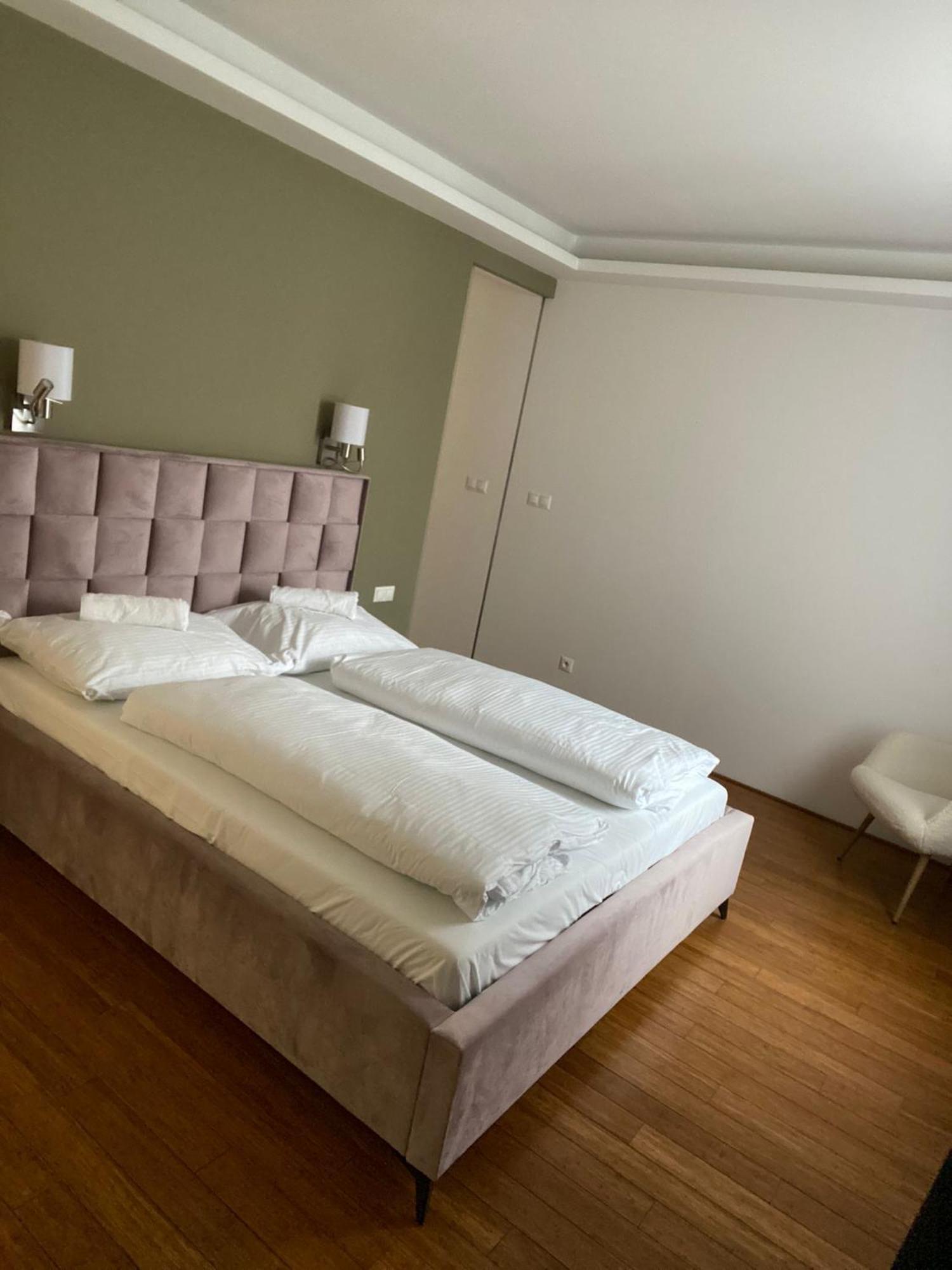 Old Town Apartment Bratislava Buitenkant foto